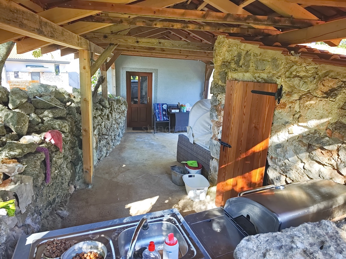 Območje Malinske, prenovljena kamnita hiša s pogledom na morje!