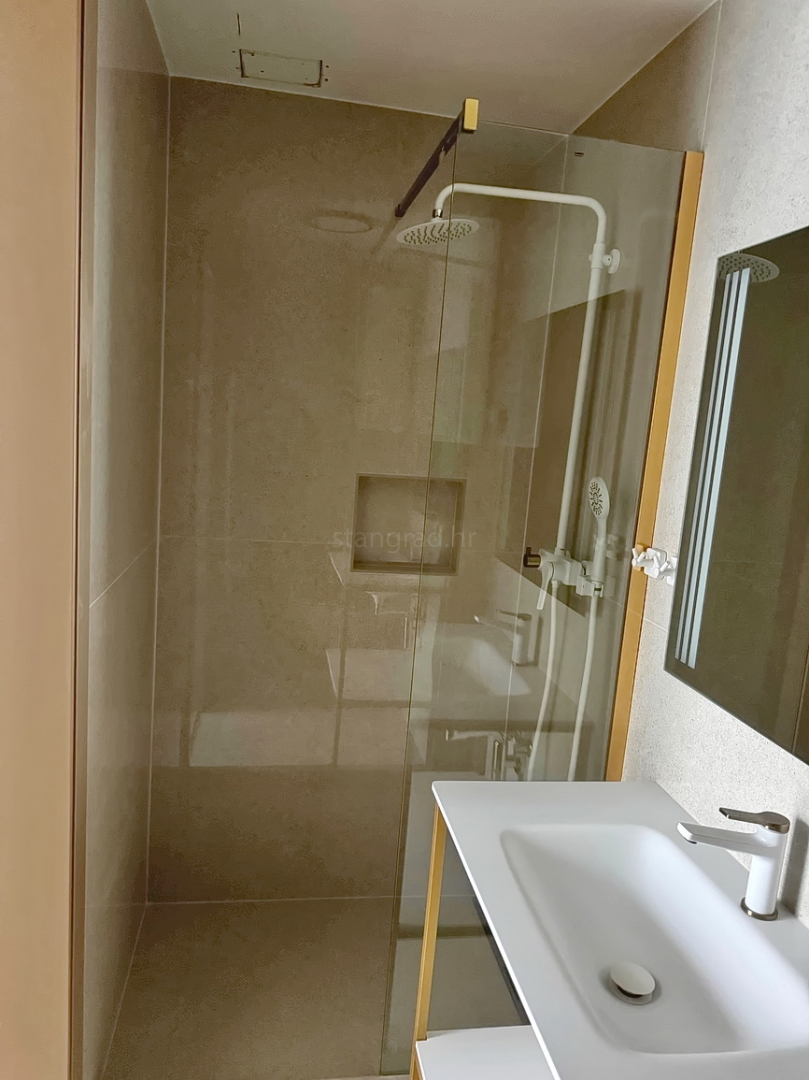 Crikvenica, moderno stanovanje v luksuzni stavbi v centru!