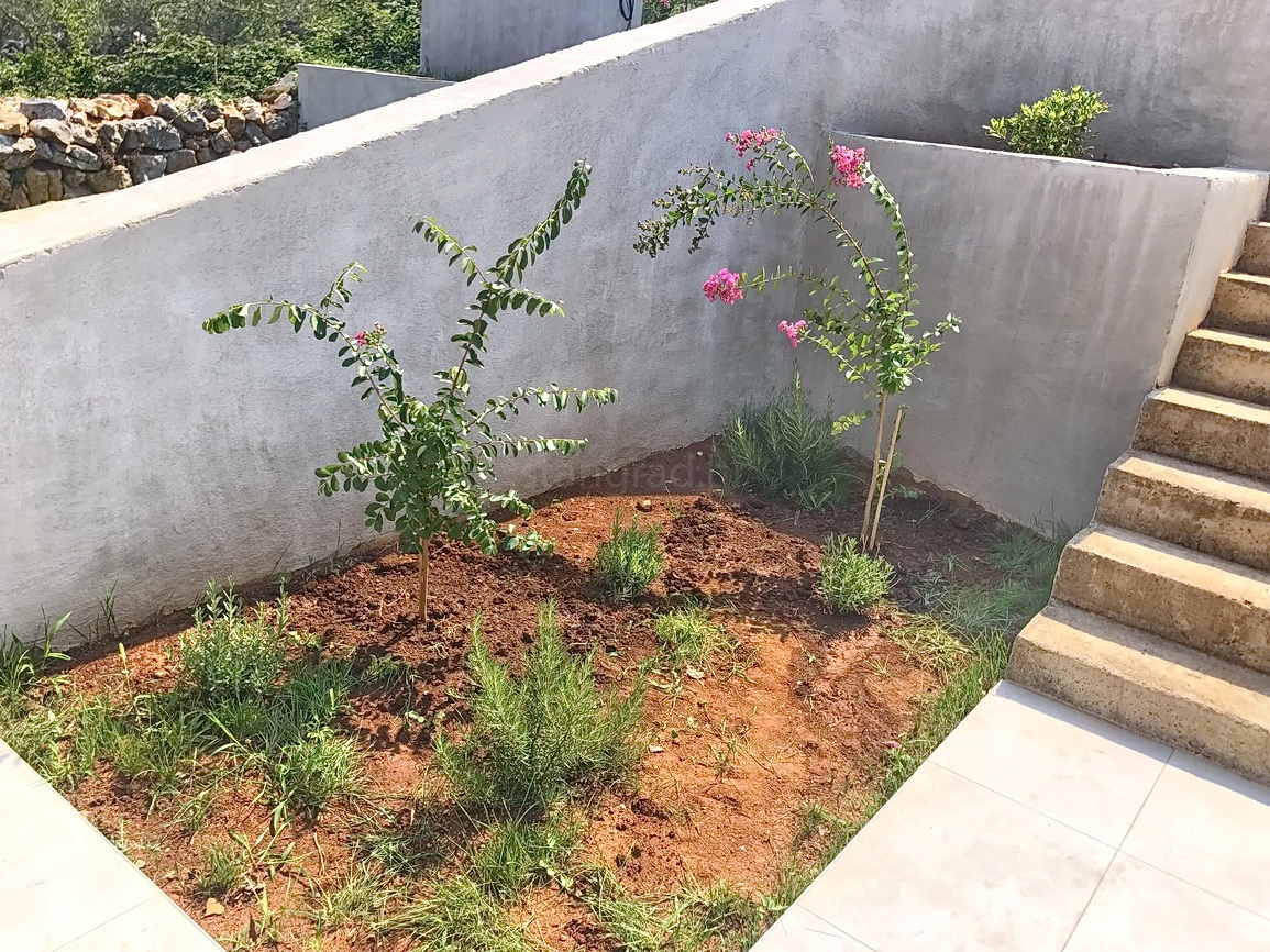 Malinska, samostojna hiša z vrtom na mirni lokaciji!