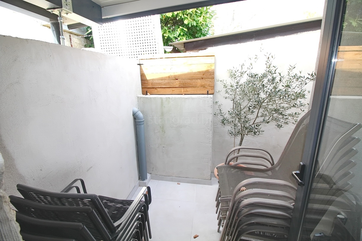 Malinska, samostojna hiša z vrtom na mirni lokaciji!