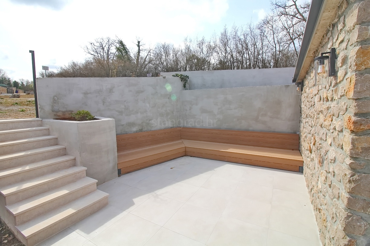 Malinska, samostojna hiša z vrtom na mirni lokaciji!