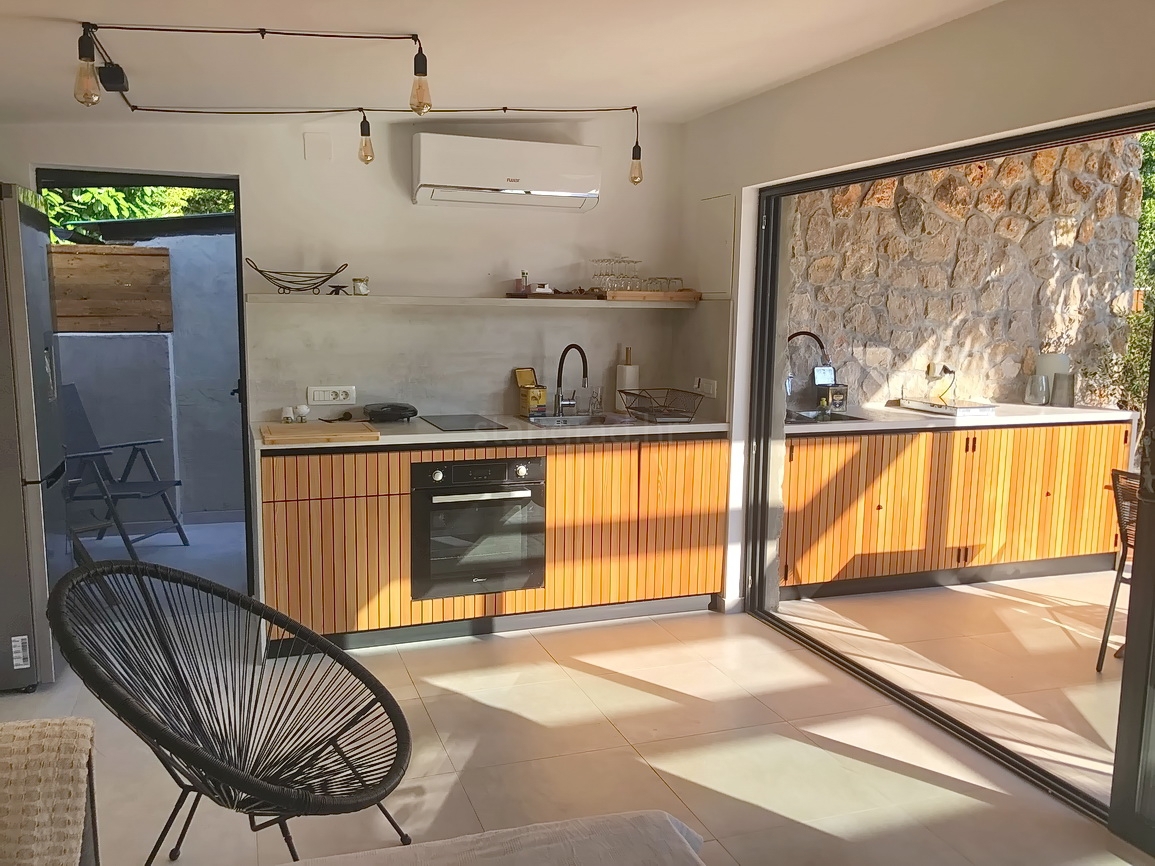 Malinska, samostojna hiša z vrtom na mirni lokaciji!