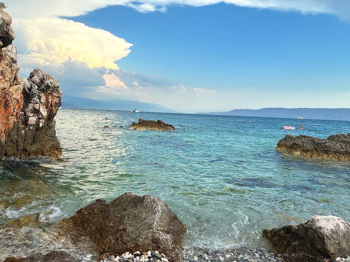 Novi Vinodolski, opremljena garsonjera v centru, 200 m od morja! Priložnost!