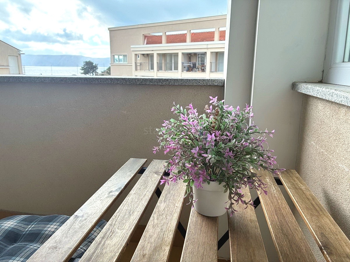 Novi Vinodolski, opremljena garsonjera v centru, 200 m od morja! Priložnost!