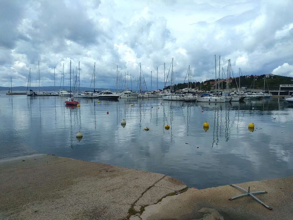 Novi Vinodolski, opremljena garsonjera v centru, 200 m od morja! Priložnost!