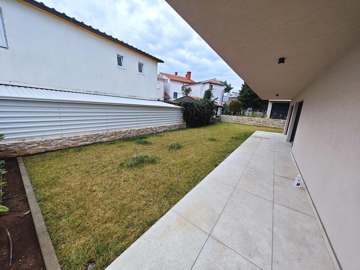 Grad Krk, novo stanovanje z vrtom v središču mesta!