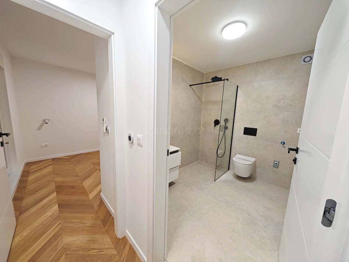 Grad Krk, novo stanovanje z vrtom v središču mesta!