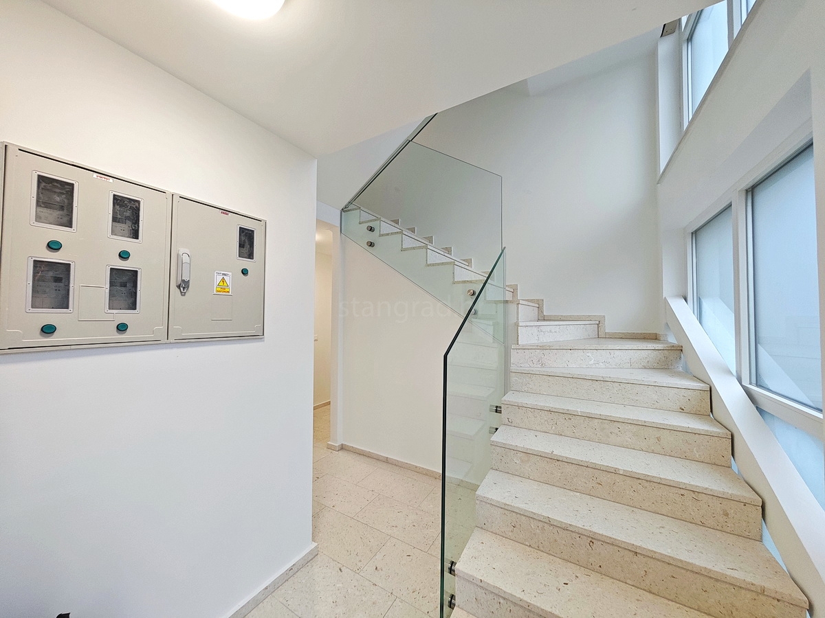 Grad Krk, novo stanovanje z vrtom v središču mesta!