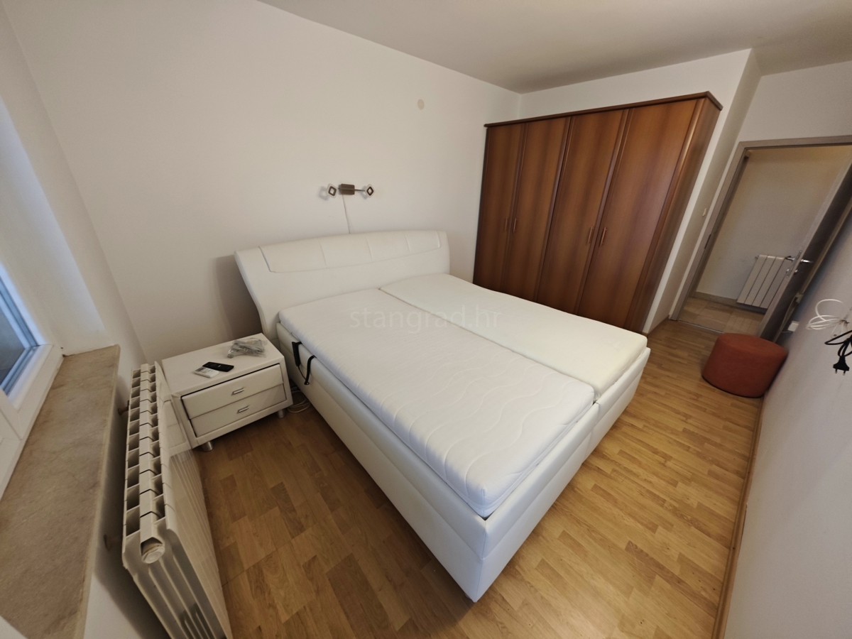 Krk, samostojna hiša z velikim vrtom in bazenom!