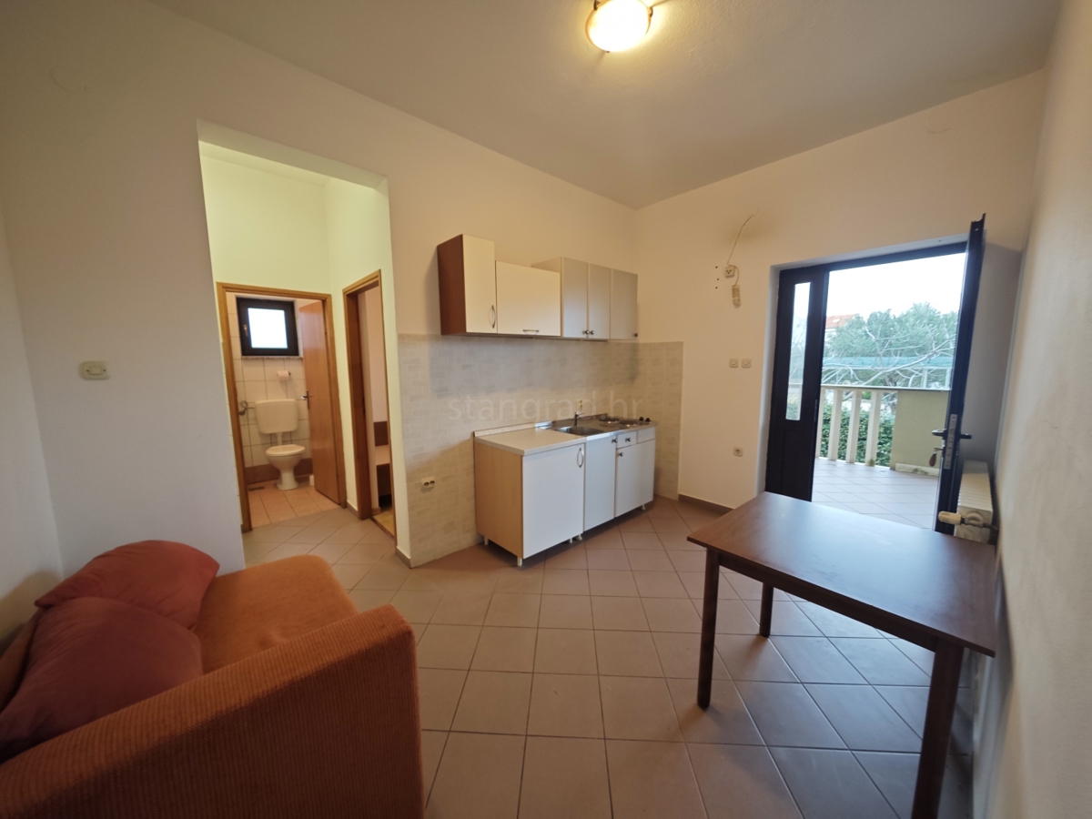 Krk, samostojna hiša z velikim vrtom in bazenom!