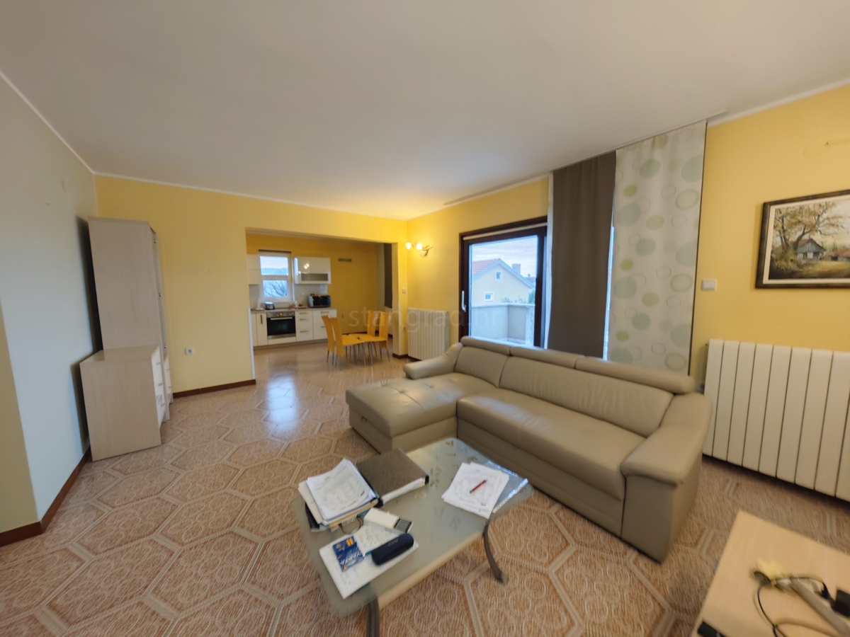 Krk, samostojna hiša z velikim vrtom in bazenom!