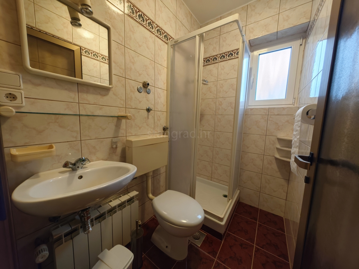 Krk, samostojna hiša z velikim vrtom in bazenom!