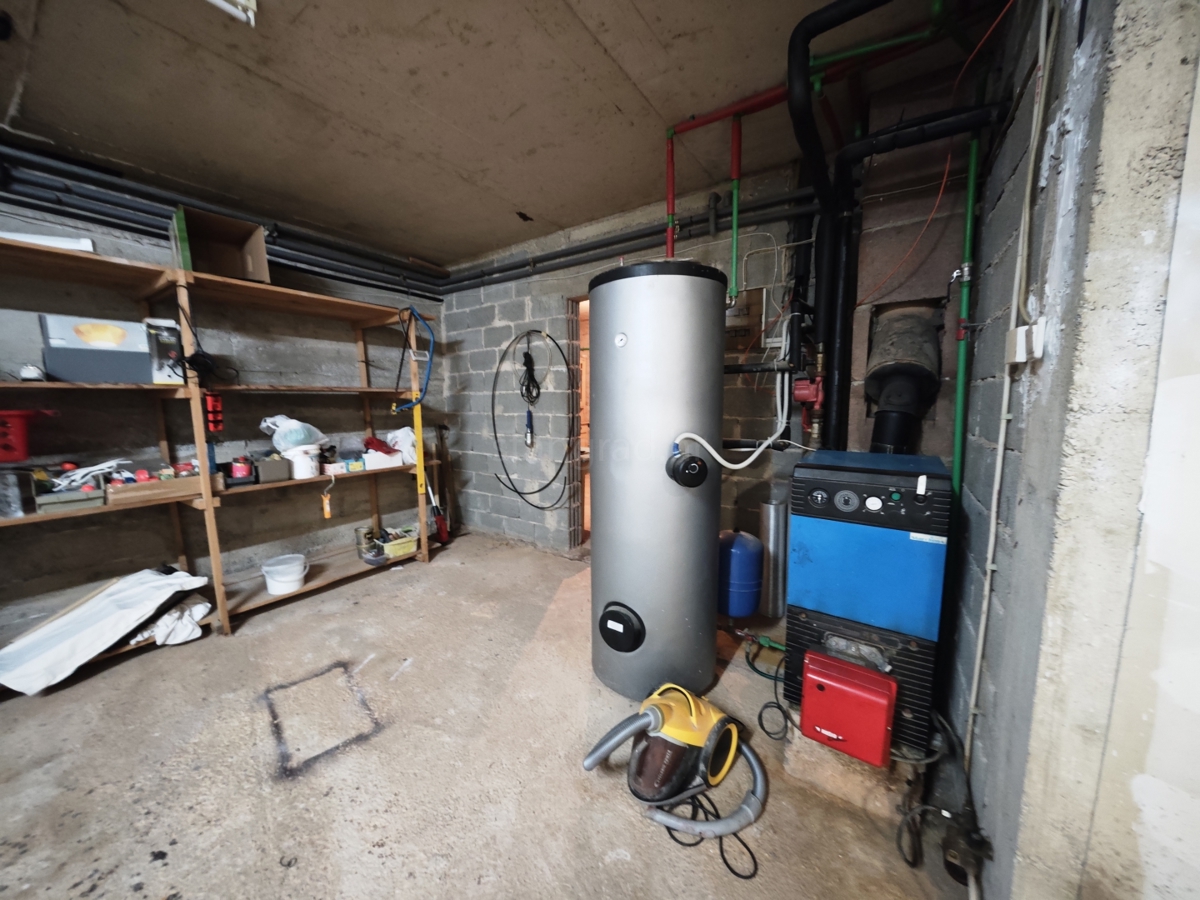 Krk, samostojna hiša z velikim vrtom in bazenom!