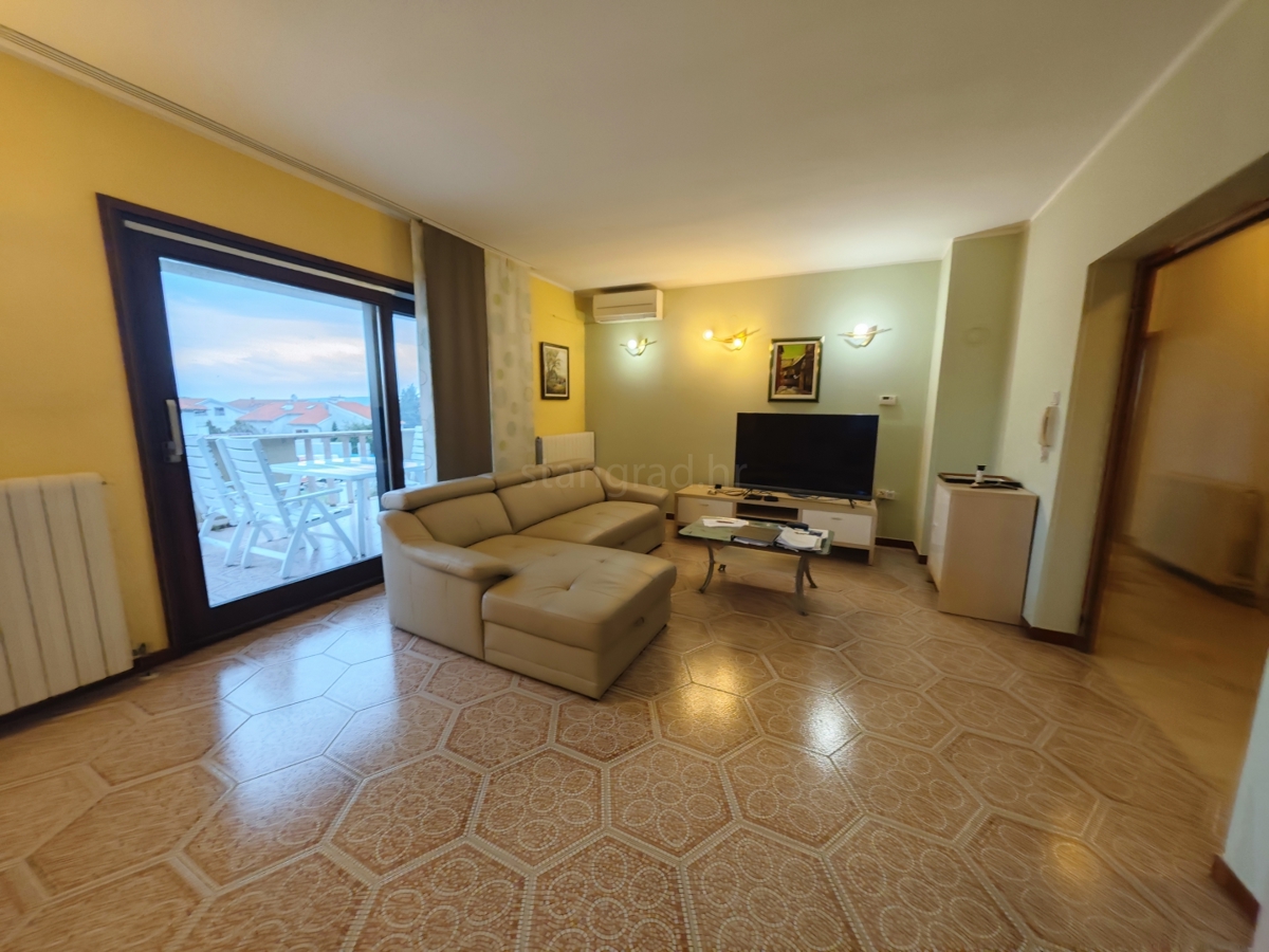 Krk, samostojna hiša z velikim vrtom in bazenom!