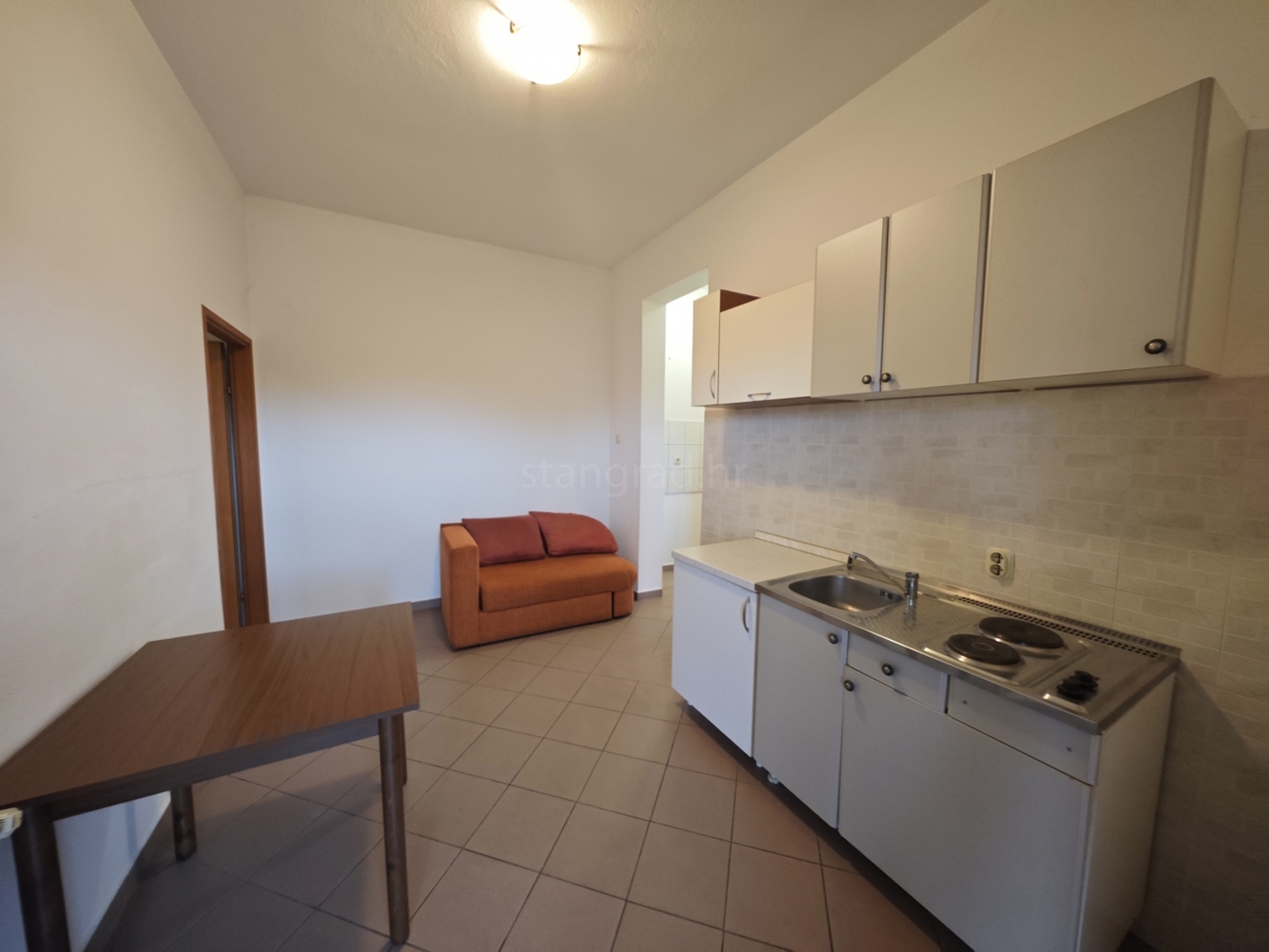 Krk, samostojna hiša z velikim vrtom in bazenom!