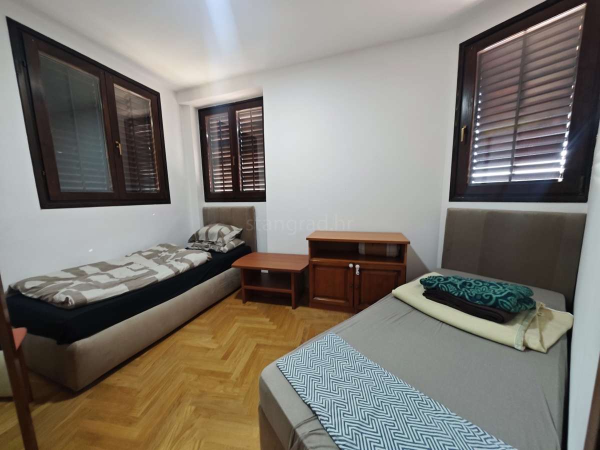 Krk, dvosobno stanovanje v 1. nadstropju s pogledom na morje!