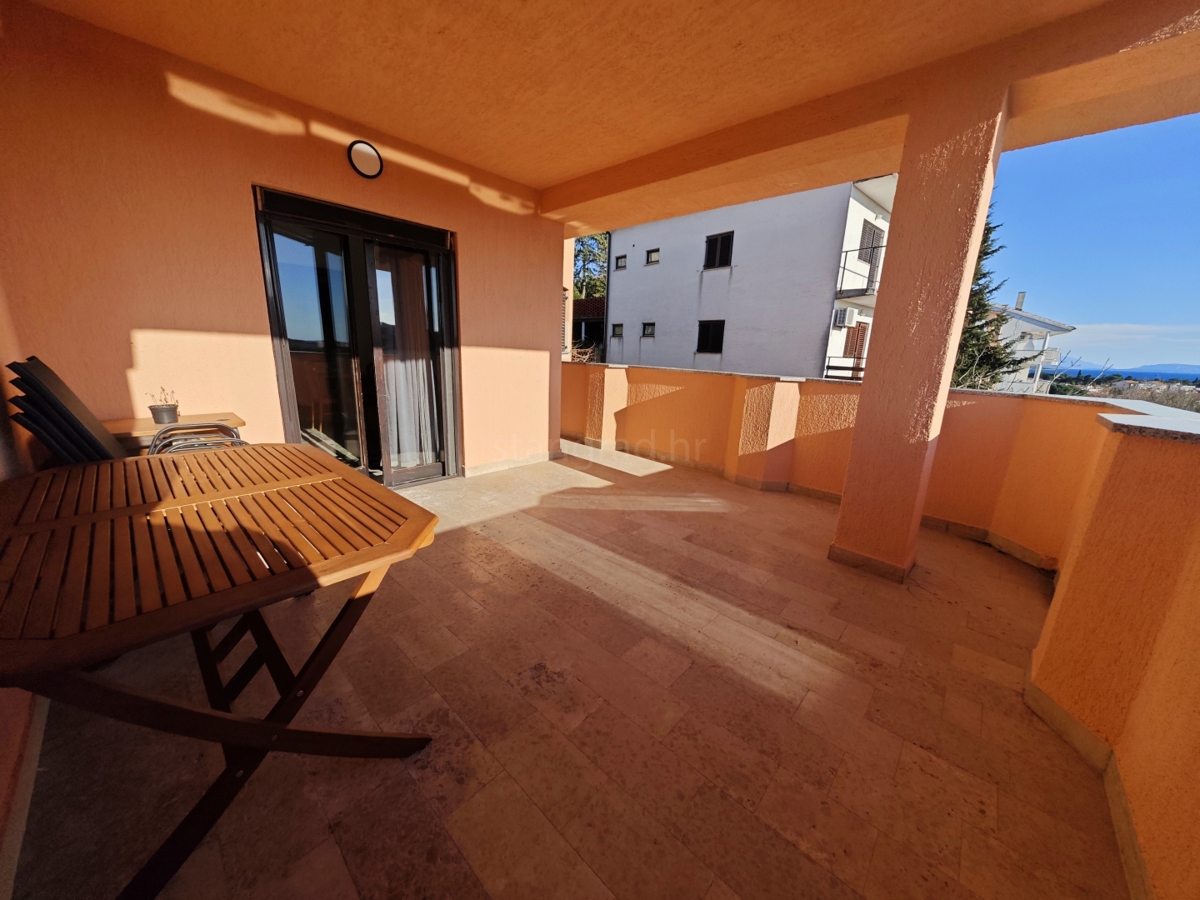 Krk, dvosobno stanovanje v 1. nadstropju s pogledom na morje!