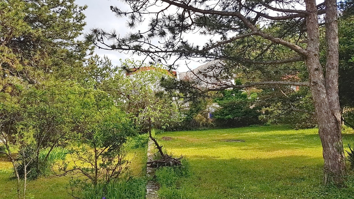 Baška, enonadstropna hiša s prostornim vrtom zelo blizu morja!
