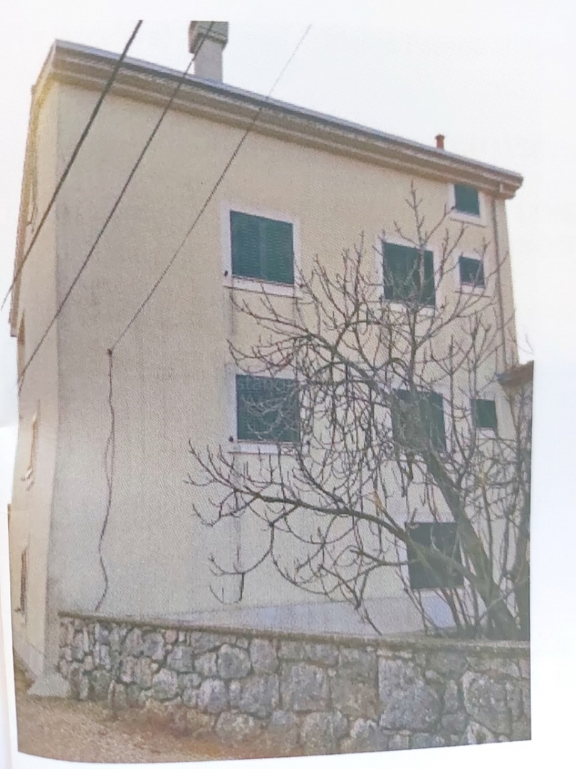 Okolica Malinske, samostojna hiša s prostornim vrtom!