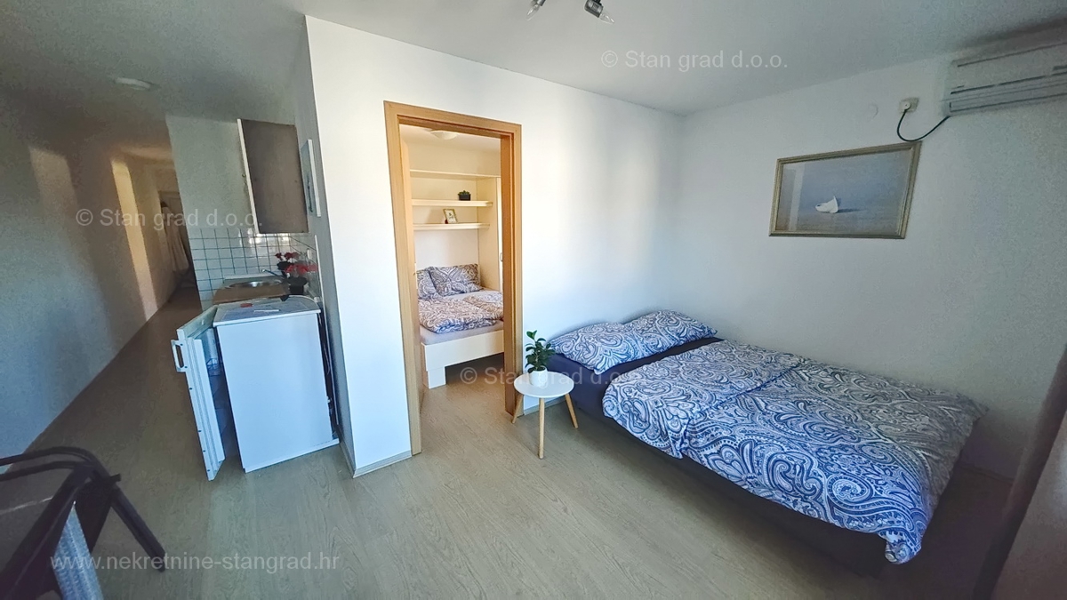 Zaliv Soline, dvojček hiša z bazenom 100 m od morja!