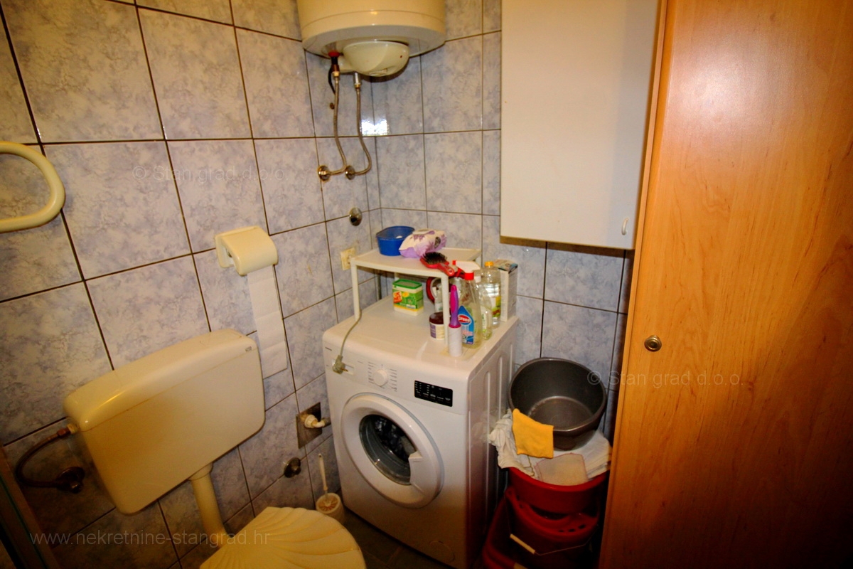 Malinska, okolica, stanovanje v 1. nadstropju z vrtom in še eno mansardno stanovanje v nedokončani fazi