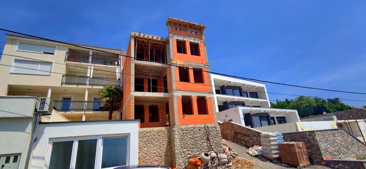 Crikvenica, okolica, apartma v pritličju z odprtim pogledom na morje, PRODAJA!