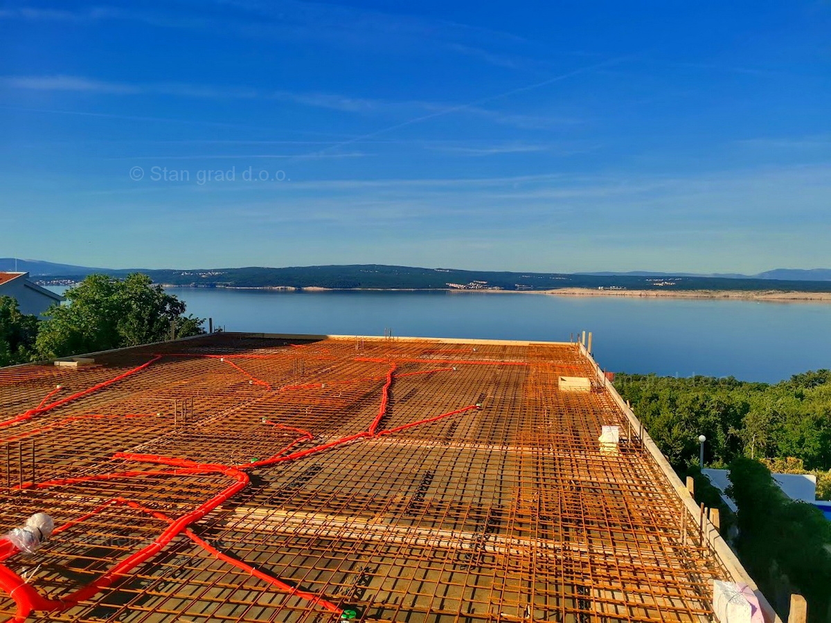 Crikvenica, okolica, novo, dvoetažno stanovanje na mirni lokaciji, PRODAMO!
