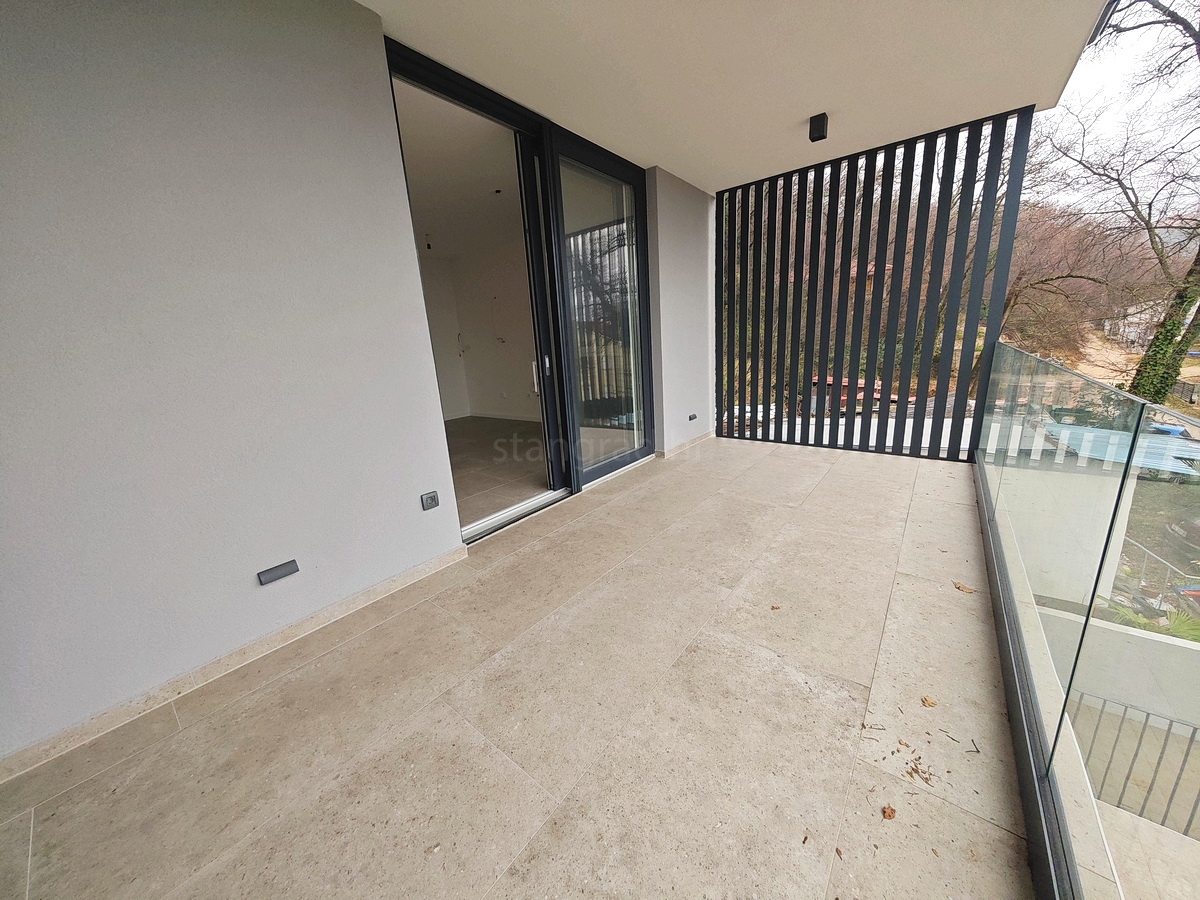 Omišalj, prodaja, čudovit apartma v prvem nadstropju z vrtom, blizu morja!