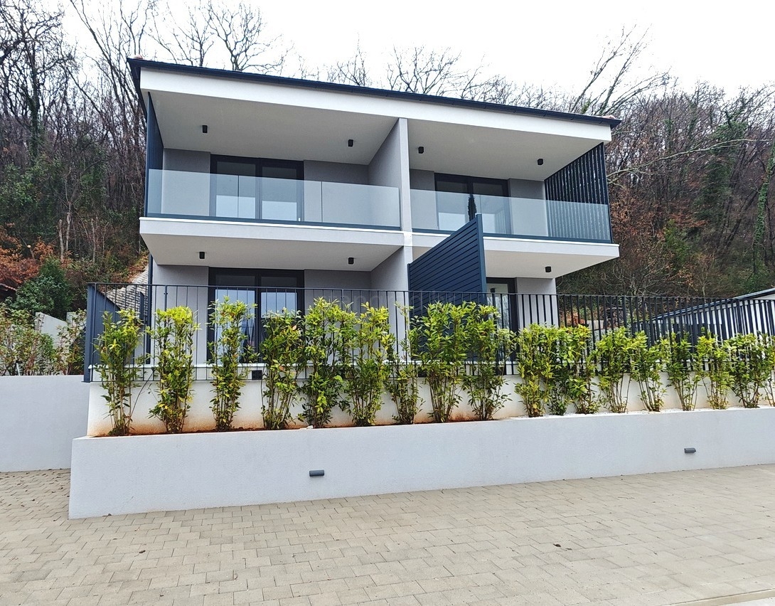 Omišalj, prodaja, čudovit apartma v prvem nadstropju z vrtom, blizu morja!