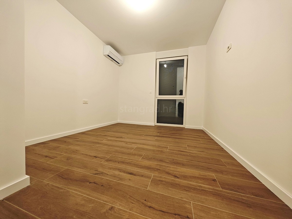 Omišalj, prodaja, čudovit apartma v prvem nadstropju z vrtom, blizu morja!