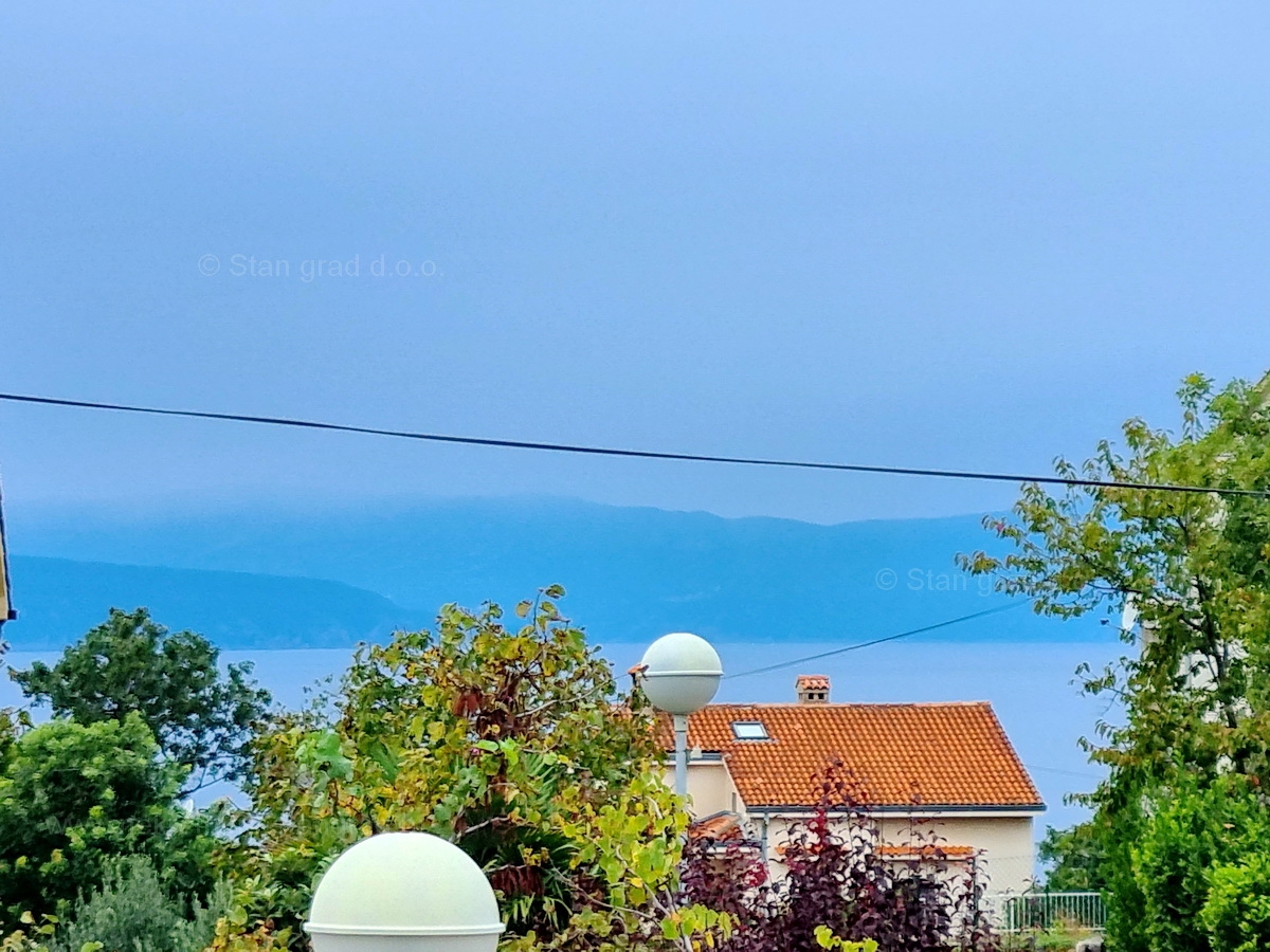 Njivice, prodaja enosobnih in garsonjer v drugem nadstropju hiše!