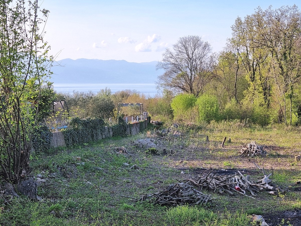 Krk okolica, kmetijsko zemljišče na mirni lokaciji, prodamo!