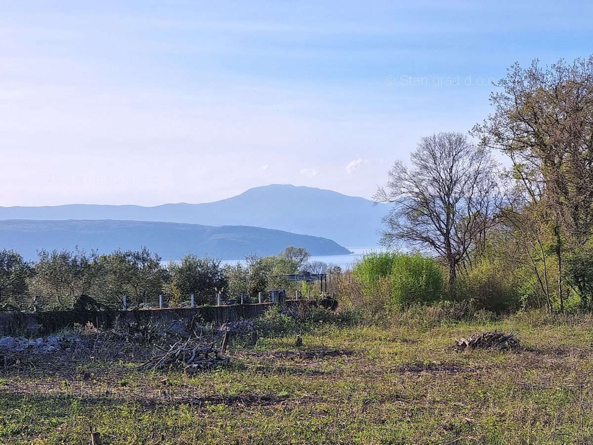 Krk okolica, kmetijsko zemljišče na mirni lokaciji, prodamo!