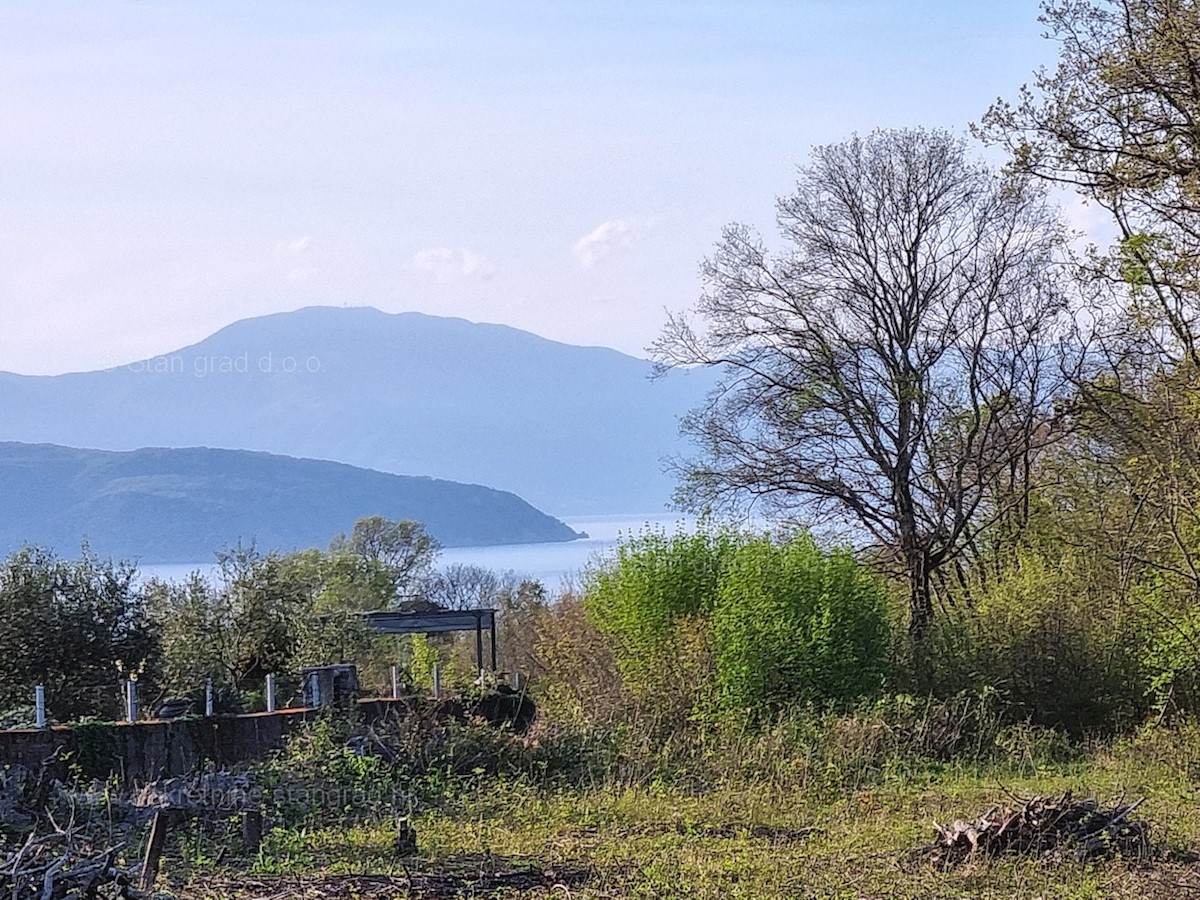 Krk okolica, kmetijsko zemljišče na mirni lokaciji, prodamo!