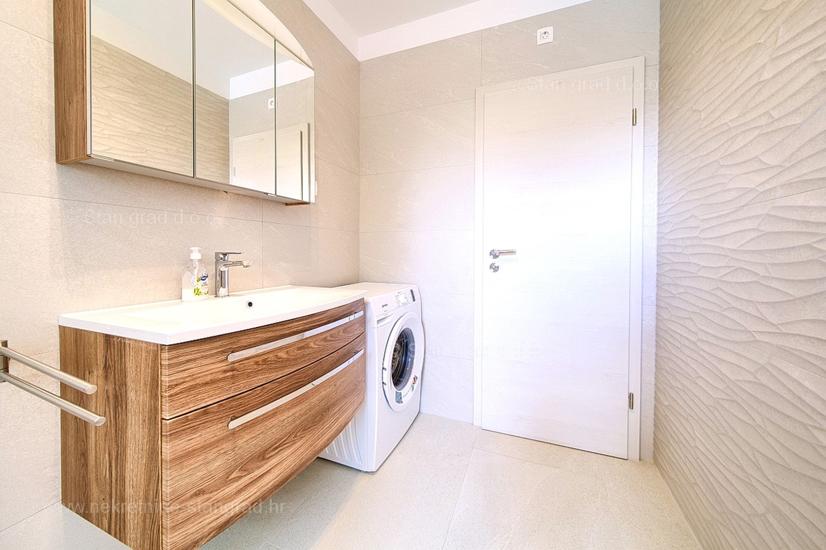 Krk okolica, apartma v pritličju z vrtom!