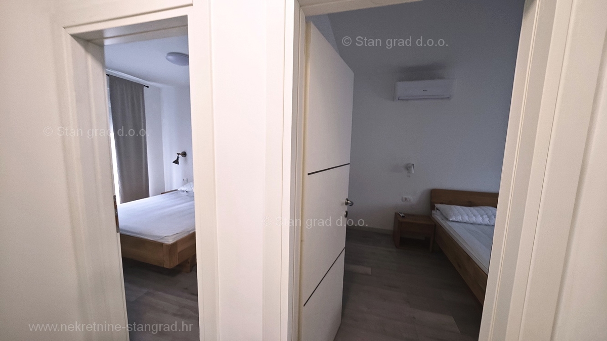 Malinska center, moderna hiša dvojček na odlični lokaciji!