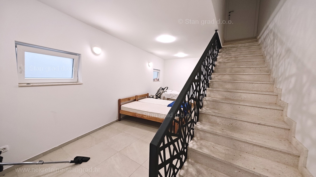 Malinska center, moderna hiša dvojček na odlični lokaciji!