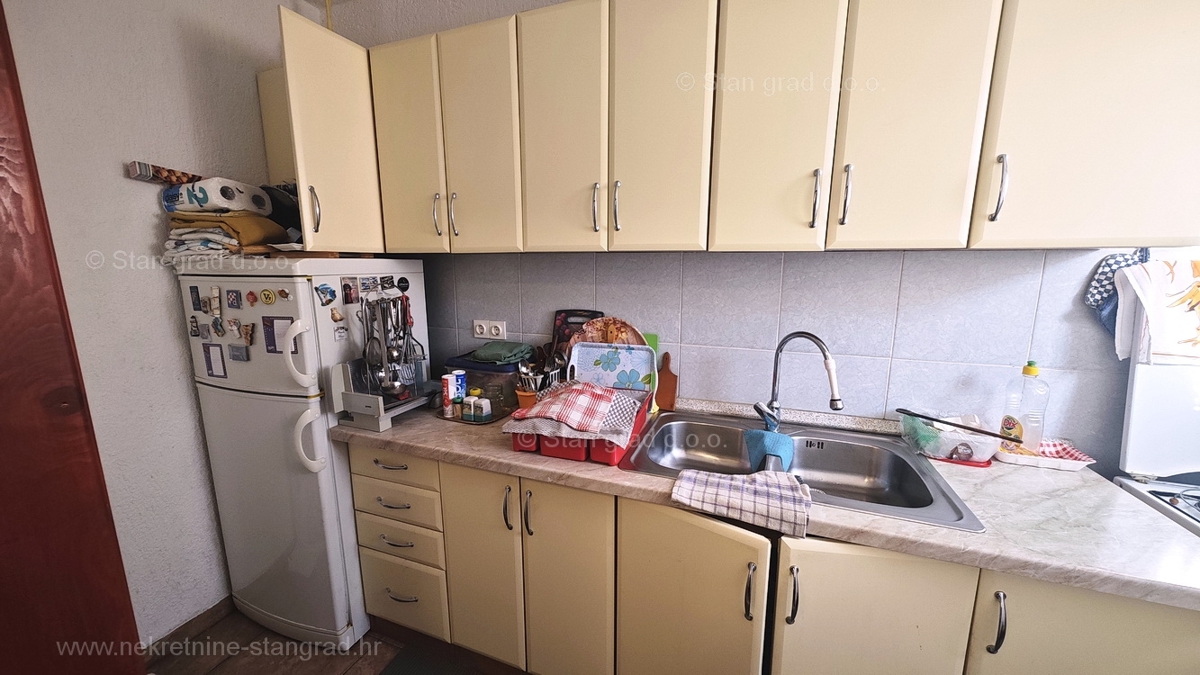 Malinska, samostojna hiša s 4 stanovanjskimi enotami!