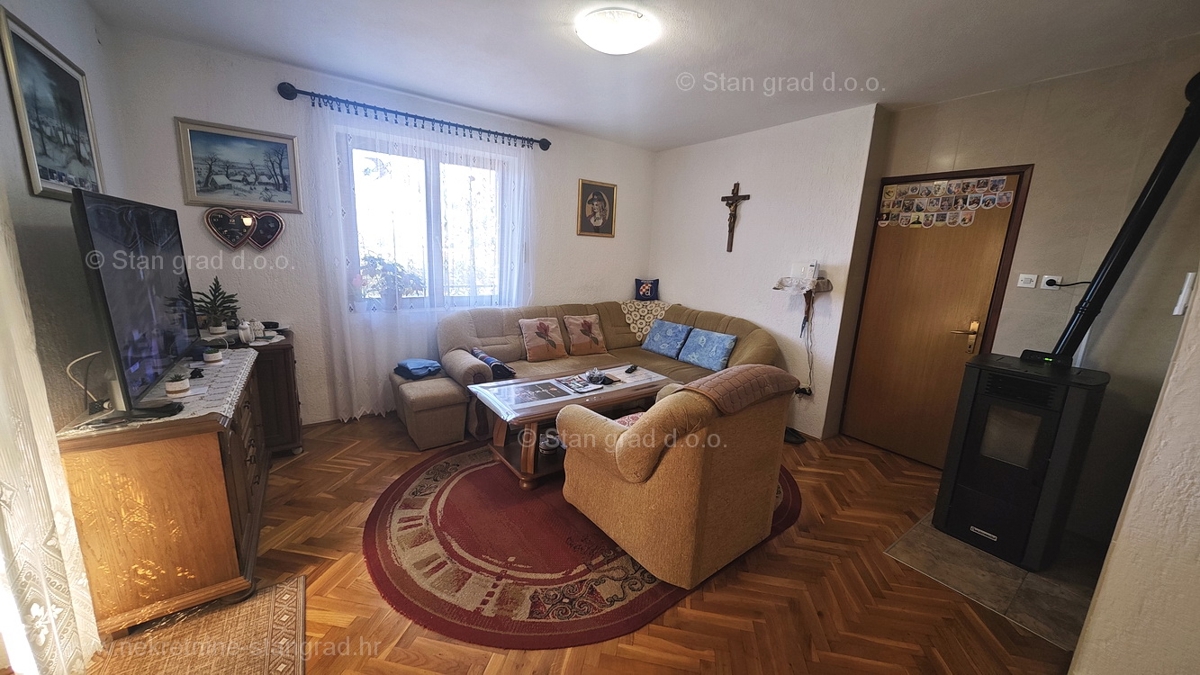Malinska, samostojna hiša s 4 stanovanjskimi enotami!