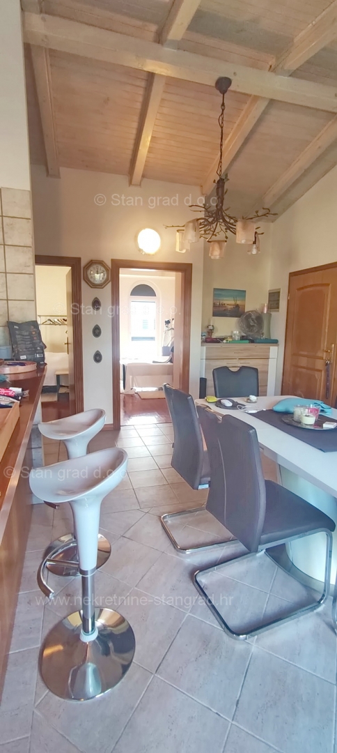 Malinska, opremljen apartma blizu plaže!