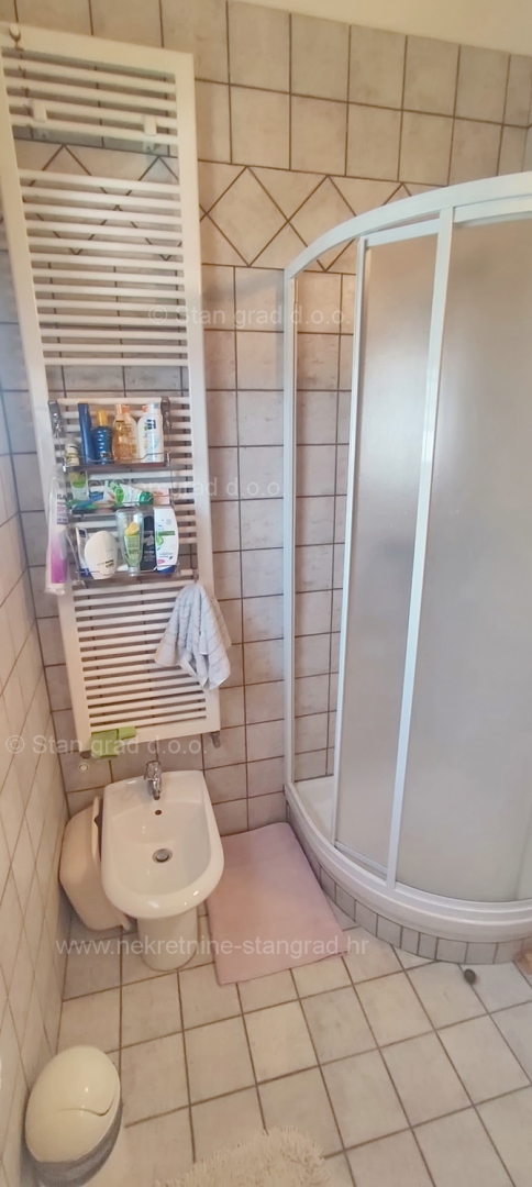Malinska, opremljen apartma blizu plaže!