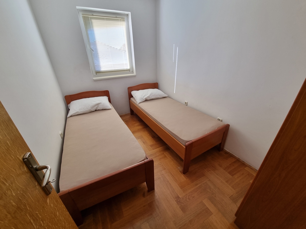 Malinska, opremljen apartma v 2. nadstropju s pogledom na morje!