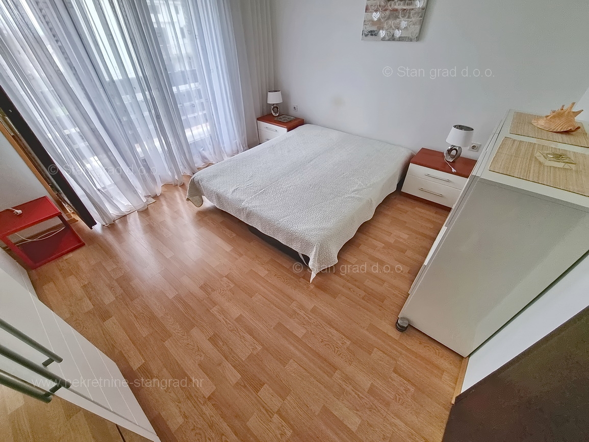 Malinska, opremljen apartma blizu morja s pogledom!