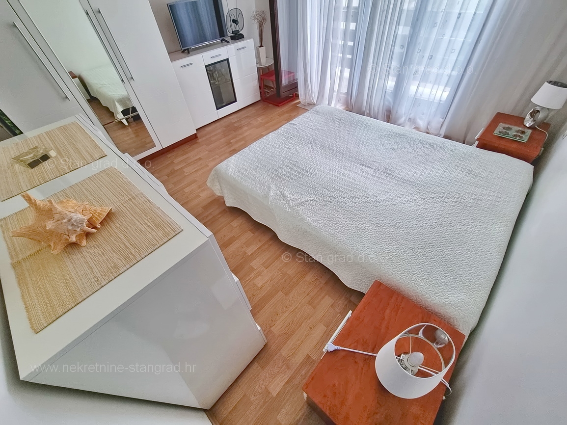 Malinska, opremljen apartma blizu morja s pogledom!