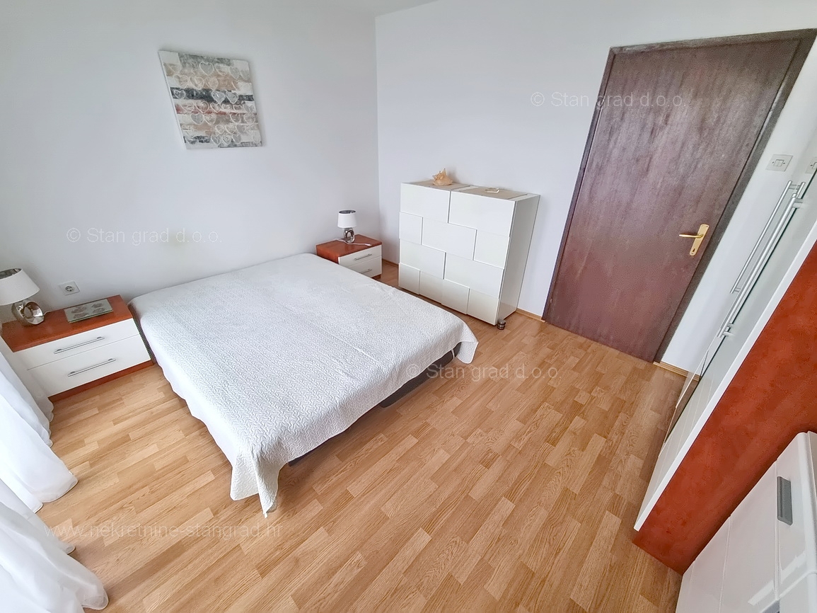 Malinska, opremljen apartma blizu morja s pogledom!
