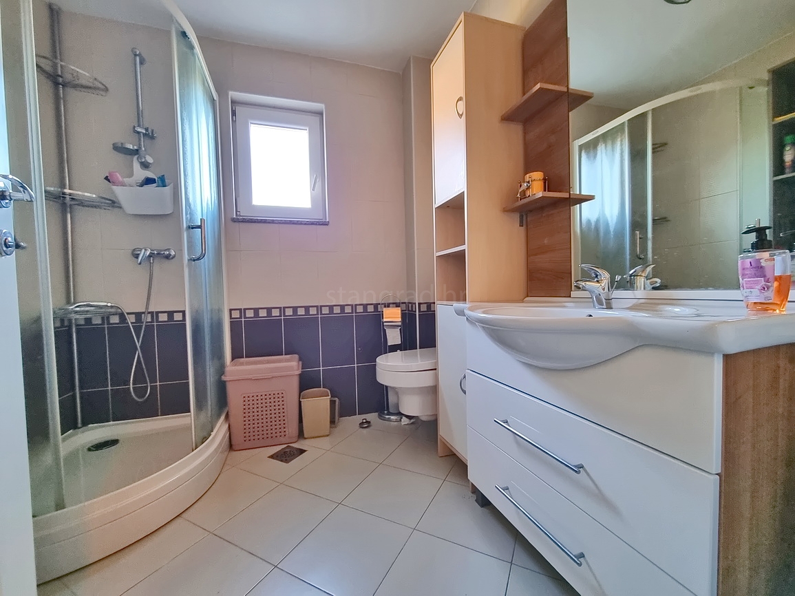 Baška, stanovanje v pritličju z velikim vrtom!