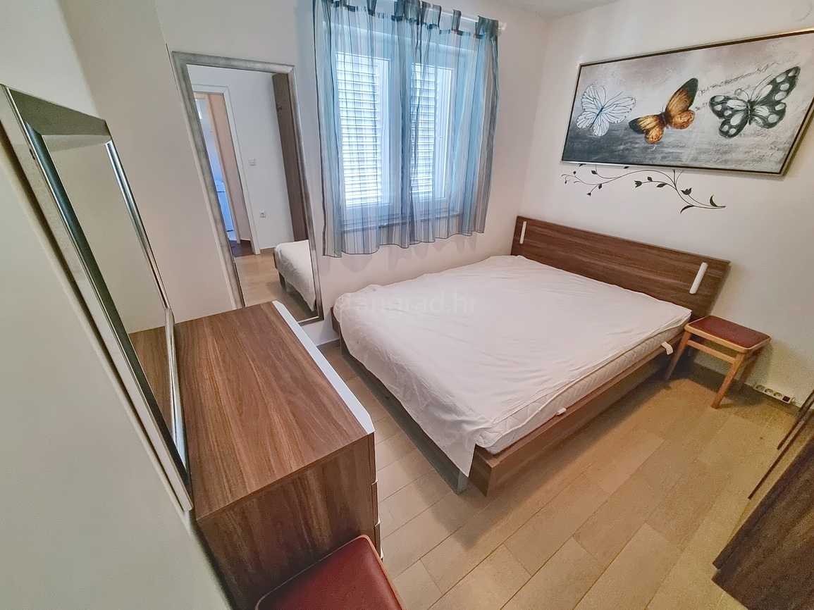 Baška, stanovanje v pritličju z velikim vrtom!