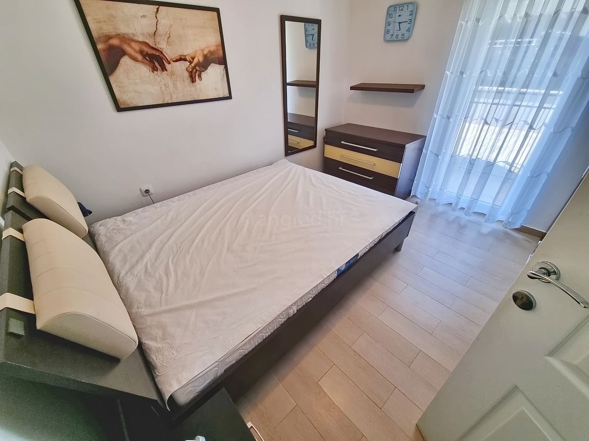 Baška, stanovanje v pritličju z velikim vrtom!