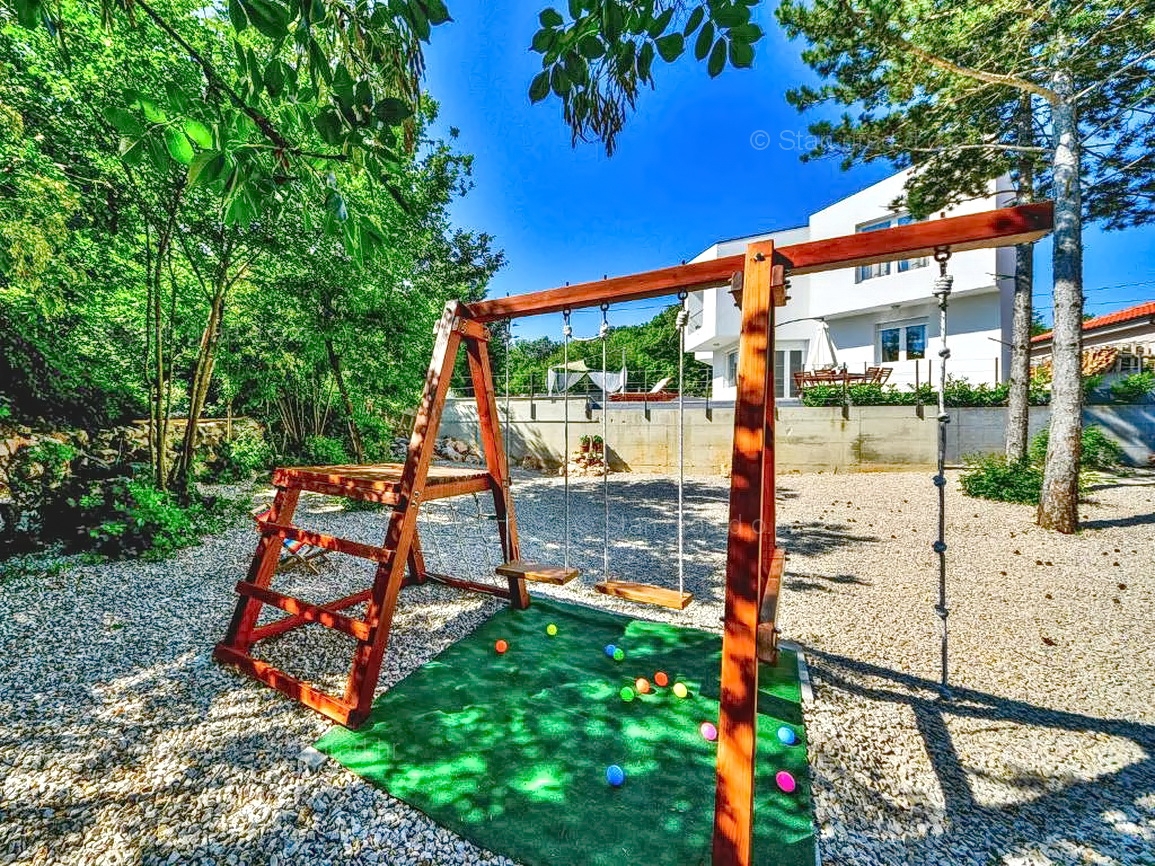 Dobrinj, okolica, lepa samostojna hiša z bazenom!