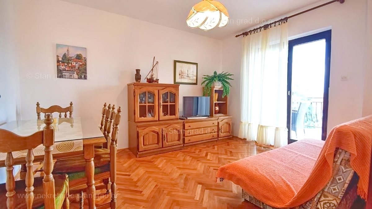 Malinska, lepa samostojna hiša z bazenom in vrtom!
